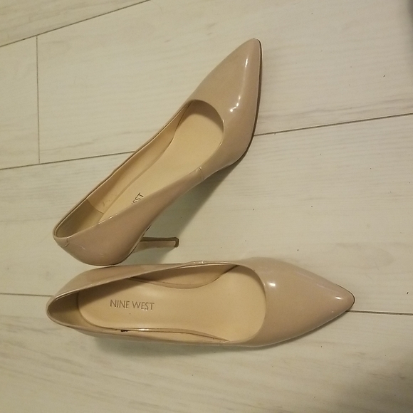 Nine west nude shows - Picture 2 of 9